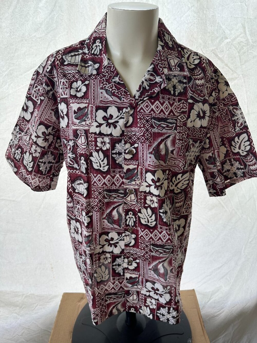 Vintage Hawaii Brand Men's Maroon White Floral Fish Outrigger Canoe Pattern Hawa